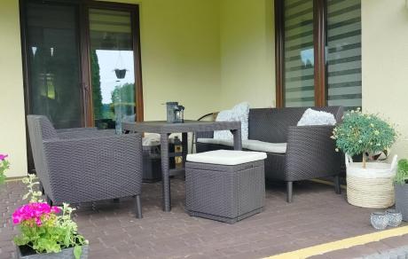 Brązowy zestaw ogrodowy z regulowanym stołem na 7 osób Meblobranie S3LP