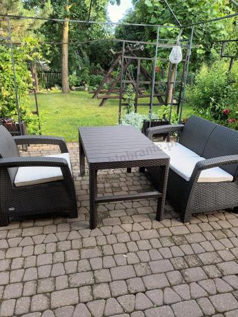 Brązowy zestaw ogrodowy z regulowanym stolikiem