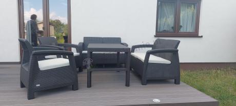 Brązowy zestaw ogrodowy z regulowanym stolikiem