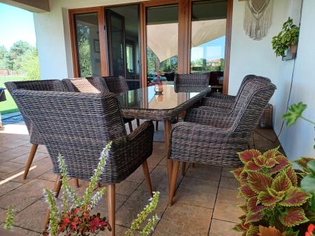 Brązowy zestaw ogrodowy ze stołem obiadowym 220cm i 8 fotelami technorattanowymi Tonitto Dining 8+1