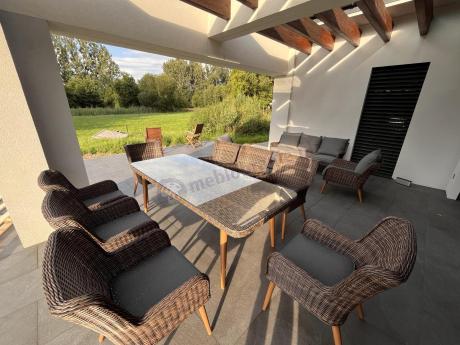 Brązowy zestaw ogrodowy ze stołem obiadowym 220cm i 8 fotelami technorattanowymi Tonitto Dining 8+1