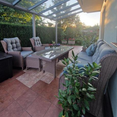 Brązowy zestaw technorattanowy tarasowy Laritto Dining + pufy - Brown