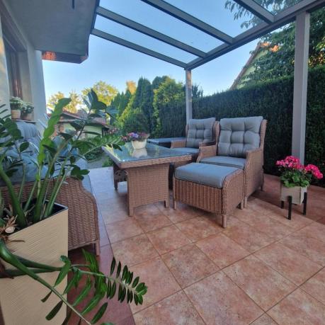 Brązowy zestaw technorattanowy tarasowy Laritto Dining + pufy - Brown