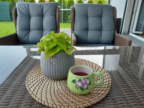 Brązowy zestaw technorattanowy tarasowy Laritto Dining + pufy - Brown