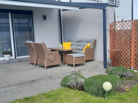 Brązowy zestaw technorattanowy tarasowy Laritto Dining + pufy - Brown