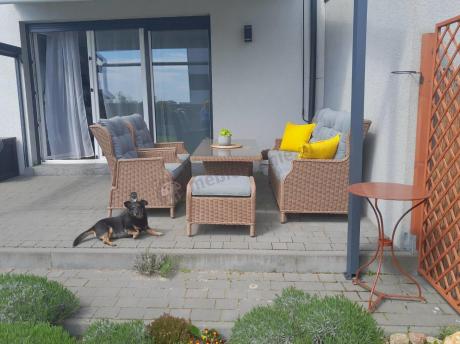 Brązowy zestaw technorattanowy tarasowy Laritto Dining + pufy - Brown