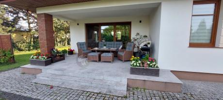 Brązowy zestaw technorattanowy tarasowy Laritto Dining + pufy - Brown