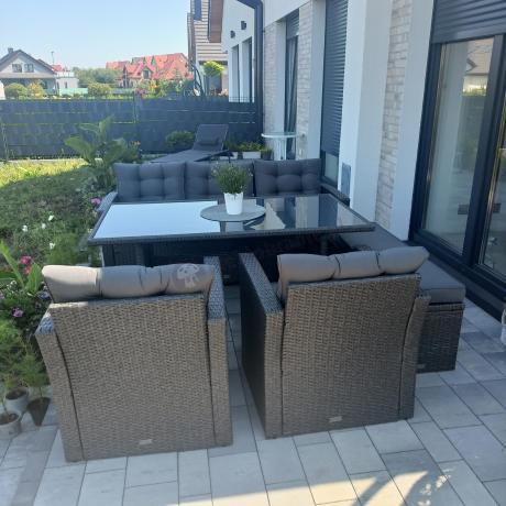 Ciemnoszare meble do ogrodu