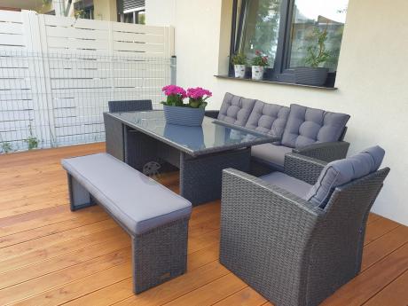 Ciemnoszare meble do ogrodu