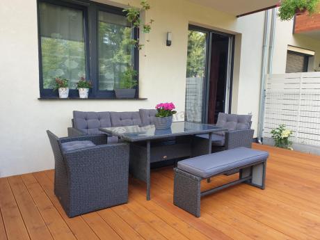 Ciemnoszare meble do ogrodu