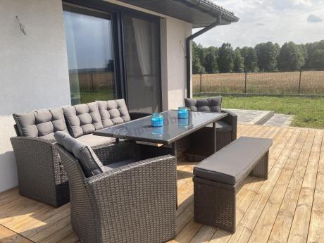 Ciemnoszare meble do ogrodu