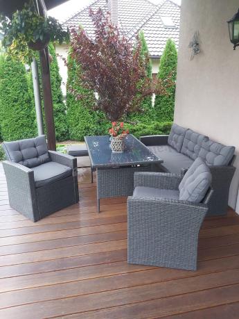 Ciemnoszare meble do ogrodu