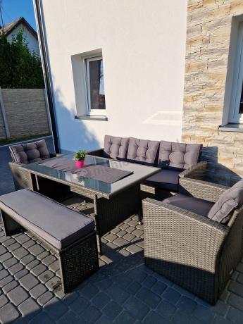 Ciemnoszare meble do ogrodu