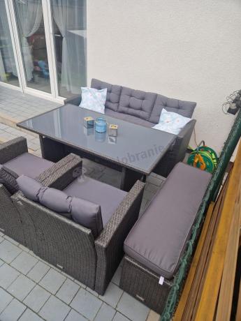 Ciemnoszare meble do ogrodu