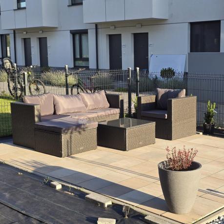 Ciemnoszary zestaw mebli ogrodowych ze stolikiem kawowym