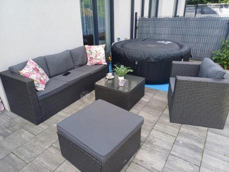 Ciemnoszary zestaw mebli ogrodowych ze stolikiem kawowym