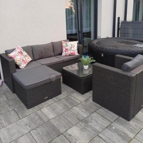 Ciemnoszary zestaw mebli ogrodowych ze stolikiem kawowym