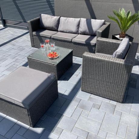 Ciemnoszary zestaw mebli ogrodowych ze stolikiem kawowym