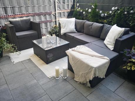 Ciemnoszary zestaw mebli ogrodowych ze stolikiem kawowym