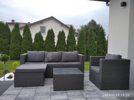 Ciemnoszary zestaw mebli ogrodowych ze stolikiem kawowym