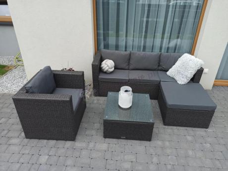 Ciemnoszary zestaw mebli ogrodowych ze stolikiem kawowym