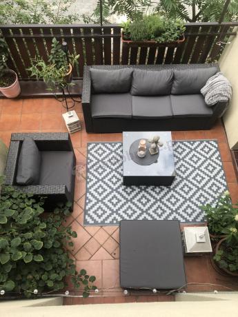 Ciemnoszary zestaw mebli ogrodowych ze stolikiem kawowym