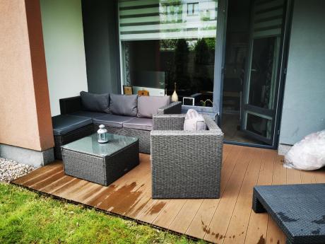 Ciemnoszary zestaw mebli ogrodowych ze stolikiem kawowym