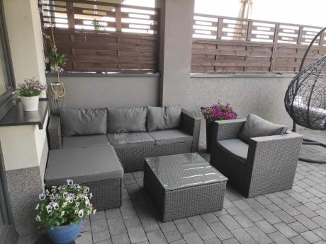 Ciemnoszary zestaw mebli ogrodowych ze stolikiem kawowym