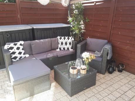 Ciemnoszary zestaw mebli ogrodowych ze stolikiem kawowym