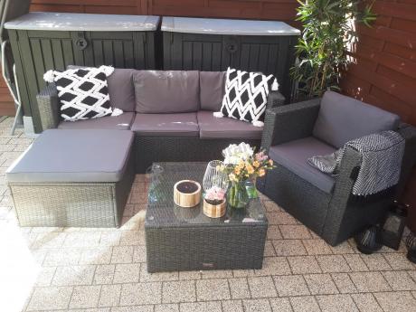 Ciemnoszary zestaw mebli ogrodowych ze stolikiem kawowym