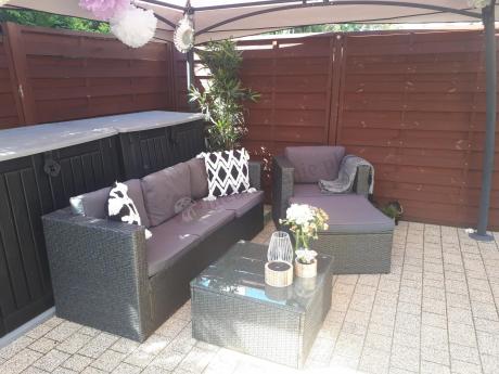 Ciemnoszary zestaw mebli ogrodowych ze stolikiem kawowym