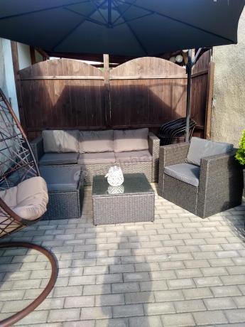 Ciemnoszary zestaw mebli ogrodowych ze stolikiem kawowym