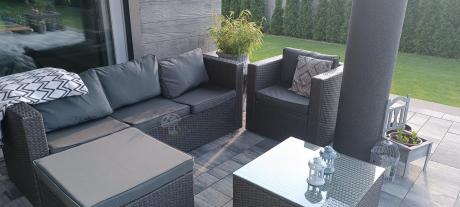 Ciemnoszary zestaw mebli ogrodowych ze stolikiem kawowym