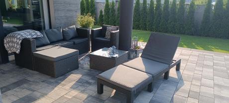 Ciemnoszary zestaw mebli ogrodowych ze stolikiem kawowym