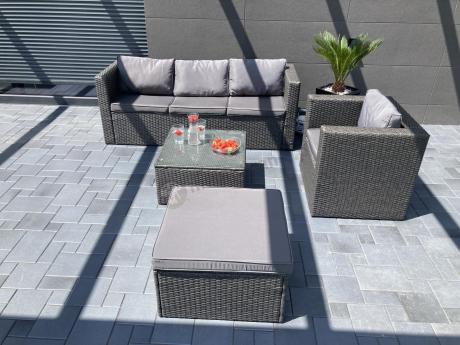 Ciemnoszary zestaw mebli ogrodowych ze stolikiem kawowym