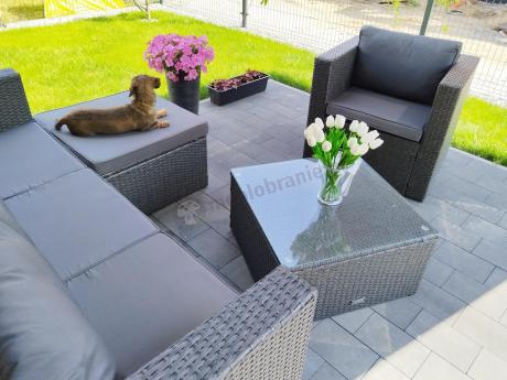 Ciemnoszary zestaw mebli ogrodowych ze stolikiem kawowym