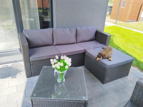 Ciemnoszary zestaw mebli ogrodowych ze stolikiem kawowym