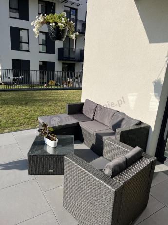 Ciemnoszary zestaw mebli ogrodowych ze stolikiem kawowym