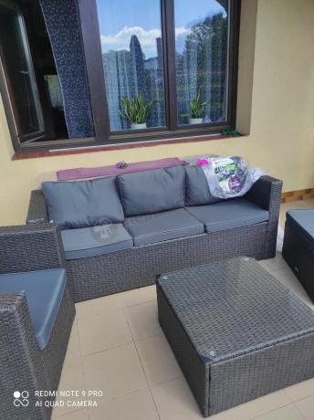 Ciemnoszary zestaw mebli ogrodowych ze stolikiem kawowym