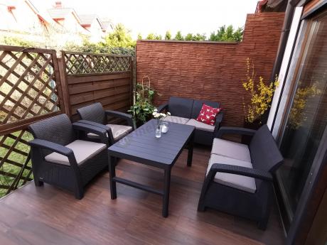 Brązowy zestaw ogrodowy z regulowanym stolikiem