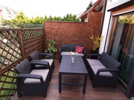 Brązowy zestaw ogrodowy z regulowanym stolikiem