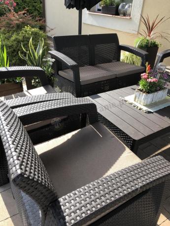 Brązowy zestaw ogrodowy z regulowanym stolikiem