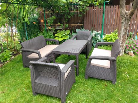 Brązowy zestaw ogrodowy z regulowanym stolikiem