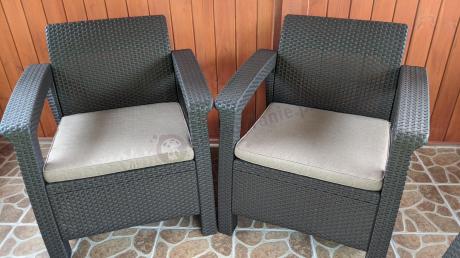 Brązowy zestaw ogrodowy z regulowanym stolikiem