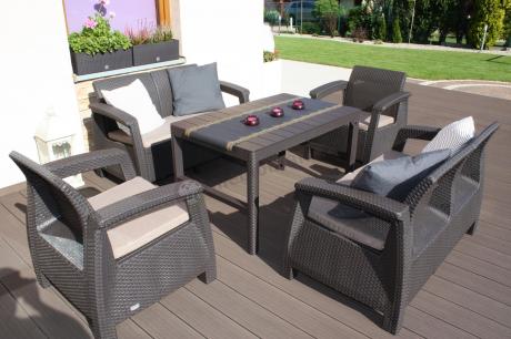 Brązowy zestaw ogrodowy z regulowanym stolikiem