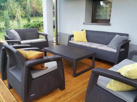 Brązowy zestaw ogrodowy z regulowanym stolikiem