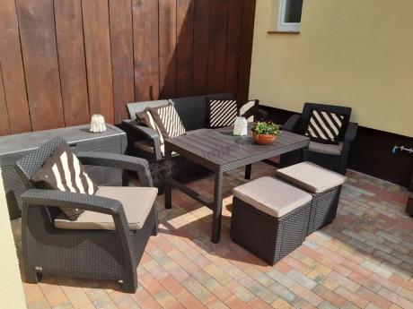 Brązowy zestaw ogrodowy dla 5 osób