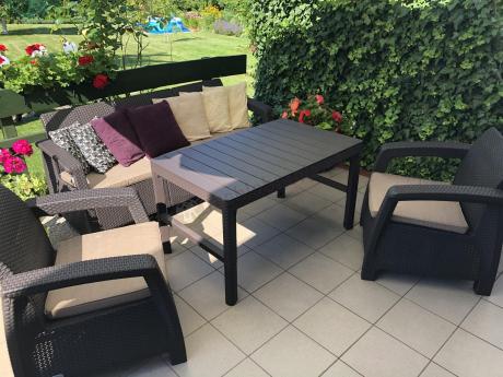 Brązowy zestaw ogrodowy dla 5 osób