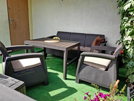 Brązowy zestaw ogrodowy dla 5 osób