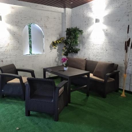 Brązowy zestaw ogrodowy dla 5 osób